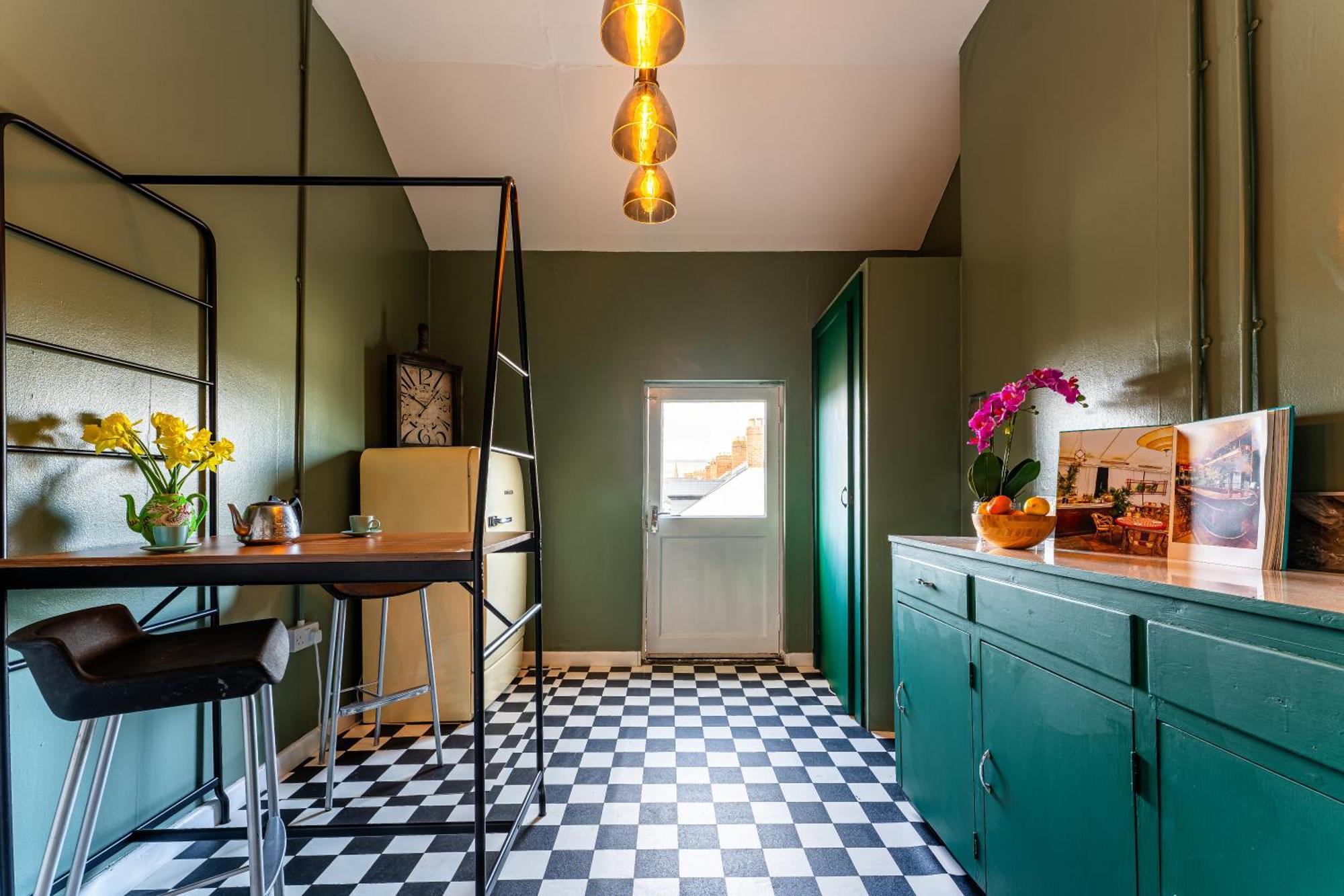 & Apts Malone Road Couette-café